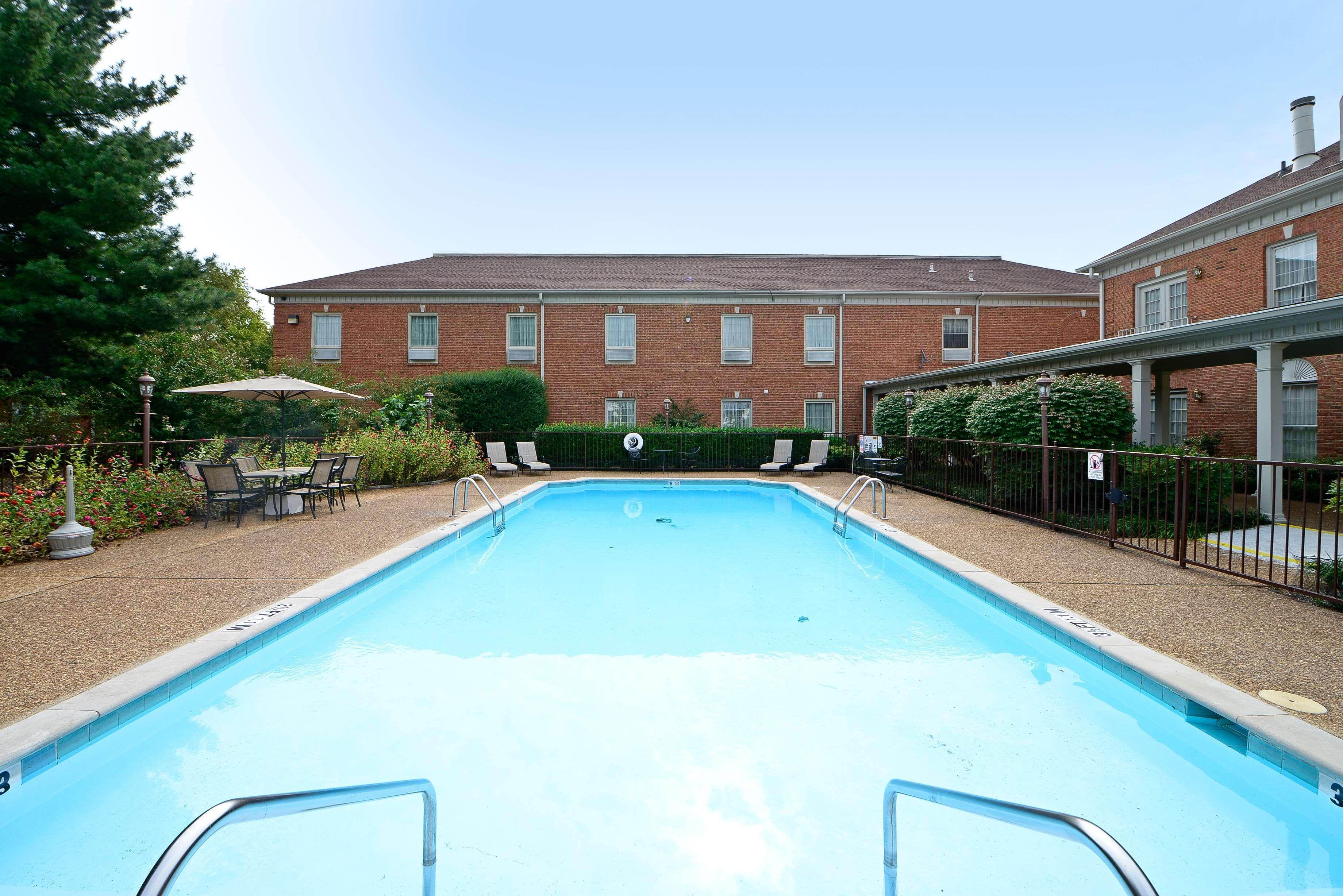 Best Western Spring Hill Inn & Suites Exterior foto
